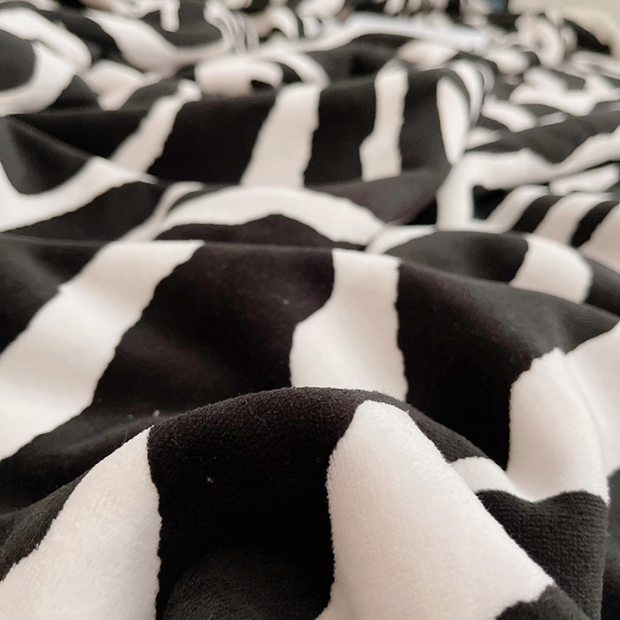 91家纺网 家纺一手货源 找家纺 雅居纺 2022新款A版牛奶绒B版羊羔绒复合毯 斑马纹