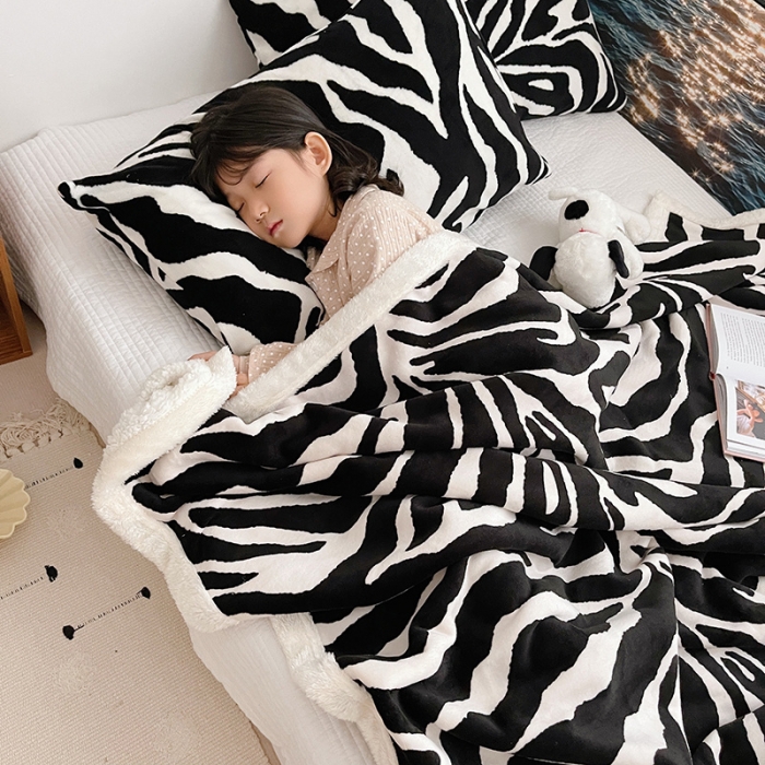 91家纺网 家纺一手货源 找家纺 雅居纺 2022新款A版牛奶绒B版羊羔绒复合毯 斑马纹