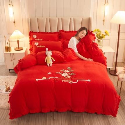 91家纺网 家纺一手货源 找家纺 恋佳 2023新款水晶绒荷叶边毛巾绣四件套 怦然心动大红