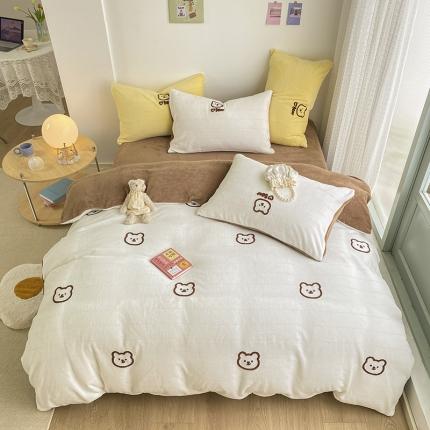 91家纺网 家纺一手货源 找家纺 （总）雅居纺 2022新款牛奶绒毛巾绣四件套拍摄风格2