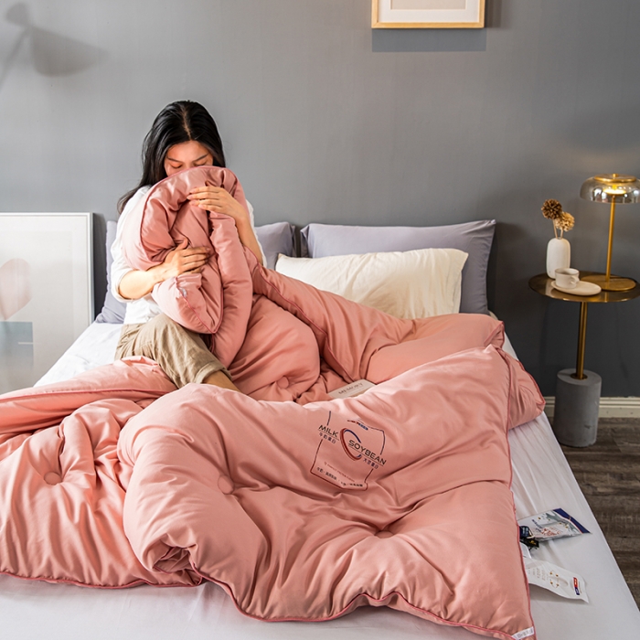 91家纺网 家纺一手货源 找家纺 被靠被 2023白金双合芯牛奶蛋白大豆蛋白冬被春秋被 豆沙粉