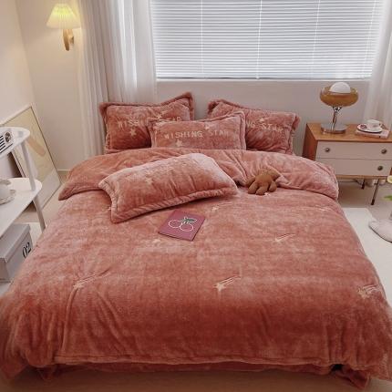 91家纺网 家纺一手货源 找家纺 （总）雅居纺 2022新款泰迪绒绣花四件套拍摄风格1