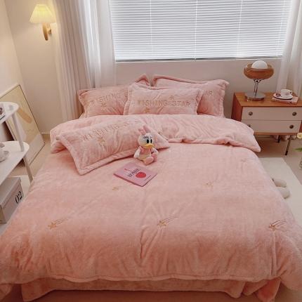 91家纺网 家纺一手货源 找家纺 （总）雅居纺 2022新款泰迪绒绣花四件套拍摄风格1