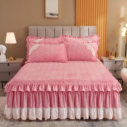 91家纺网 家纺一手货源 找家纺 宜凡家纺 2021新款水晶绒夹棉绗缝床裙三件套快乐小熊-嫩粉