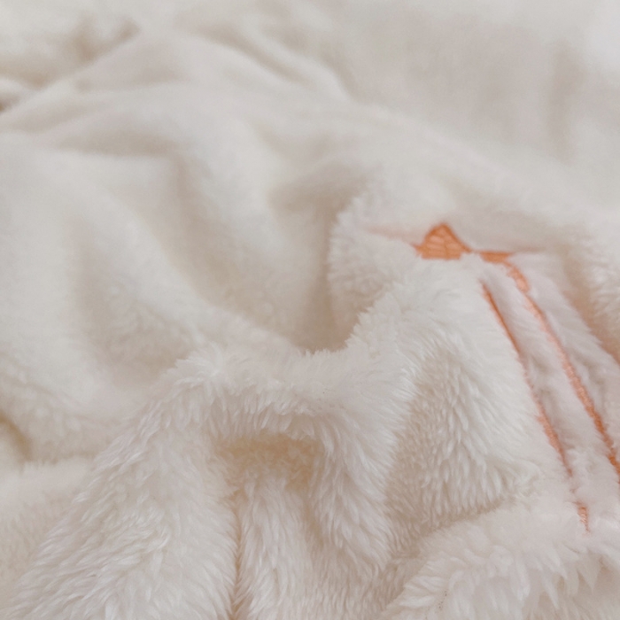 91家纺网 家纺一手货源 找家纺 雅居纺 2022新款泰迪绒绣花四件套拍摄风格1 许愿星-白