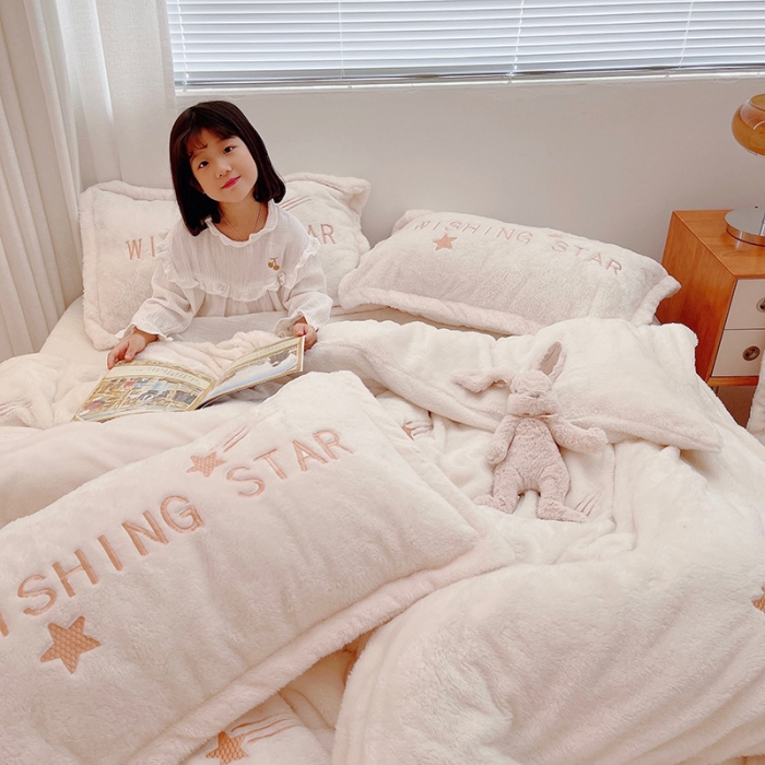 91家纺网 家纺一手货源 找家纺 雅居纺 2022新款泰迪绒绣花四件套拍摄风格1 许愿星-白