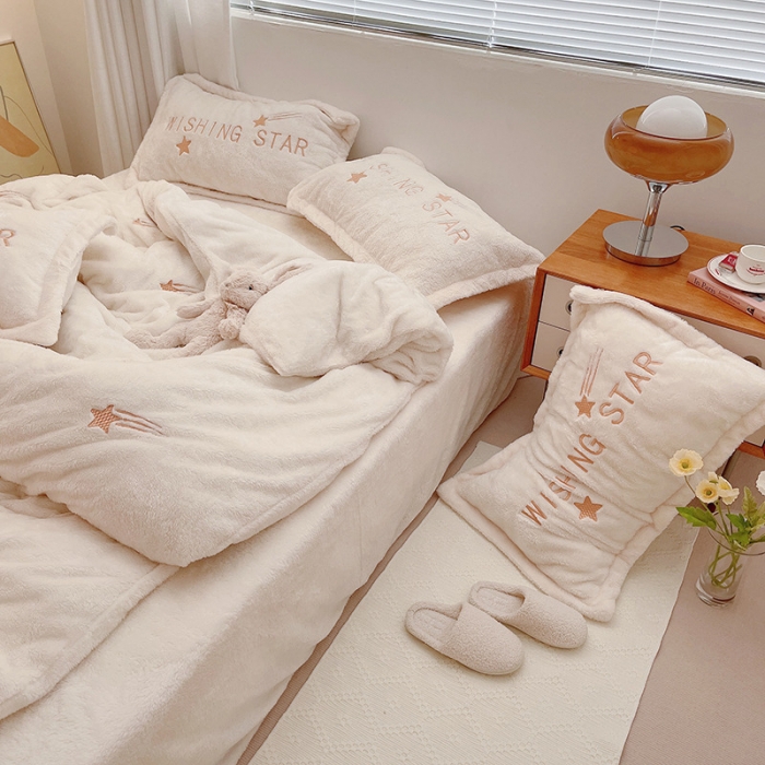 91家纺网 家纺一手货源 找家纺 雅居纺 2022新款泰迪绒绣花四件套拍摄风格1 许愿星-白