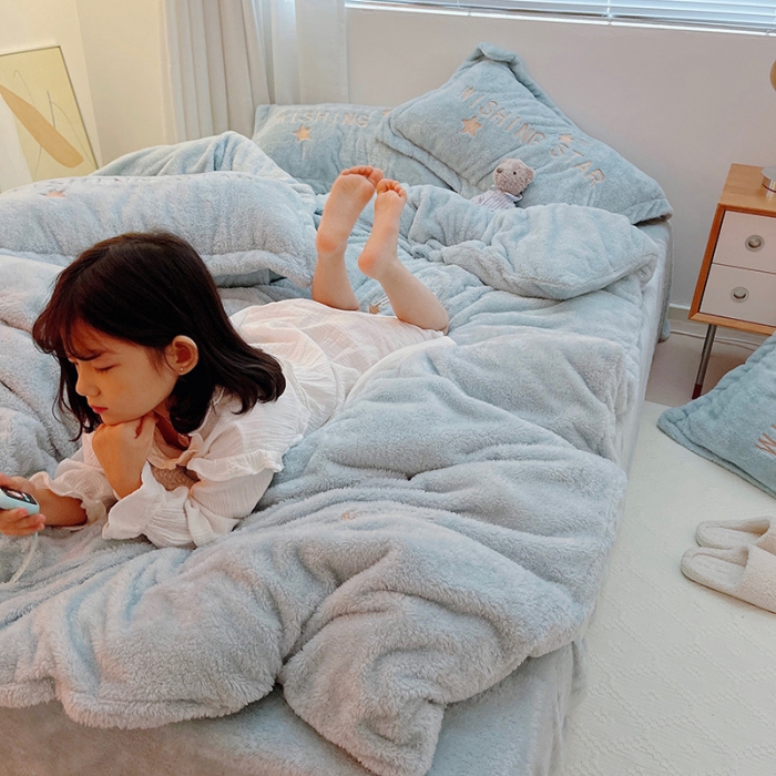 91家纺网 家纺一手货源 找家纺 雅居纺 2022新款泰迪绒绣花四件套拍摄风格1 许愿星-蓝