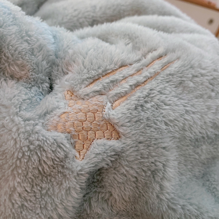 91家纺网 家纺一手货源 找家纺 雅居纺 2022新款泰迪绒绣花四件套拍摄风格1 许愿星-蓝