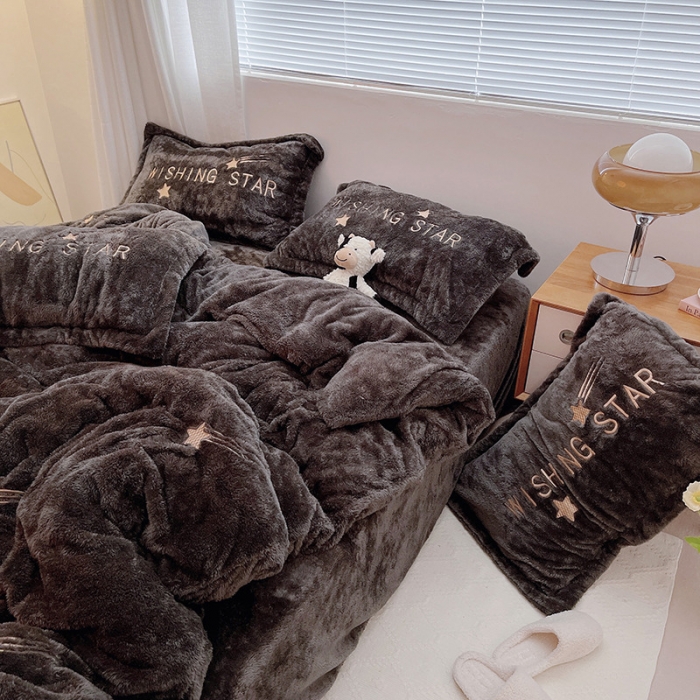 91家纺网 家纺一手货源 找家纺 雅居纺 2022新款泰迪绒绣花四件套拍摄风格1许愿星-优雅灰