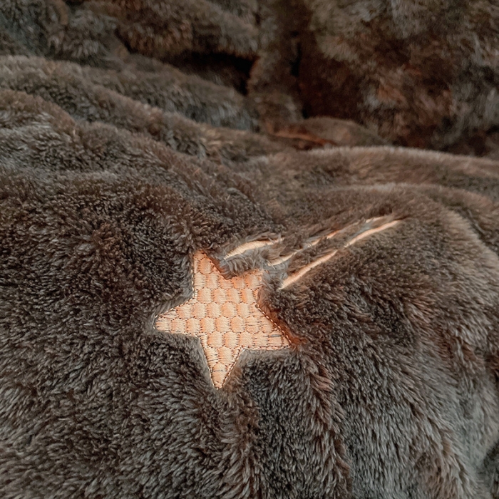 91家纺网 家纺一手货源 找家纺 雅居纺 2022新款泰迪绒绣花四件套拍摄风格1许愿星-优雅灰