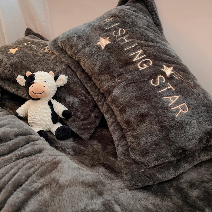 91家纺网 家纺一手货源 找家纺 雅居纺 2022新款泰迪绒绣花四件套拍摄风格1许愿星-优雅灰