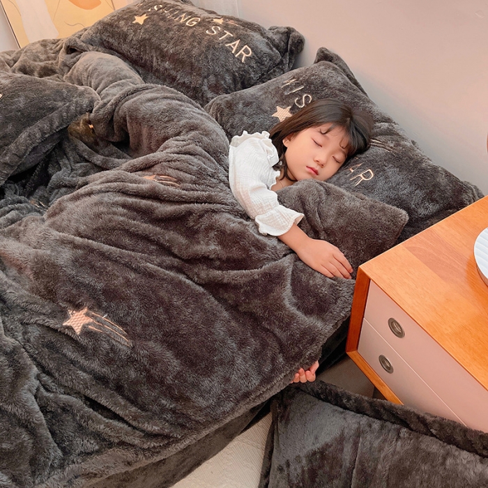 91家纺网 家纺一手货源 找家纺 雅居纺 2022新款泰迪绒绣花四件套拍摄风格1许愿星-优雅灰