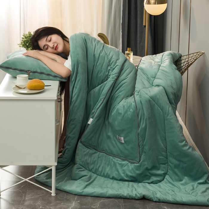 91家纺网 家纺一手货源 找家纺 照世家2021新款水晶绒抱枕-贴布绣 薄荷绿