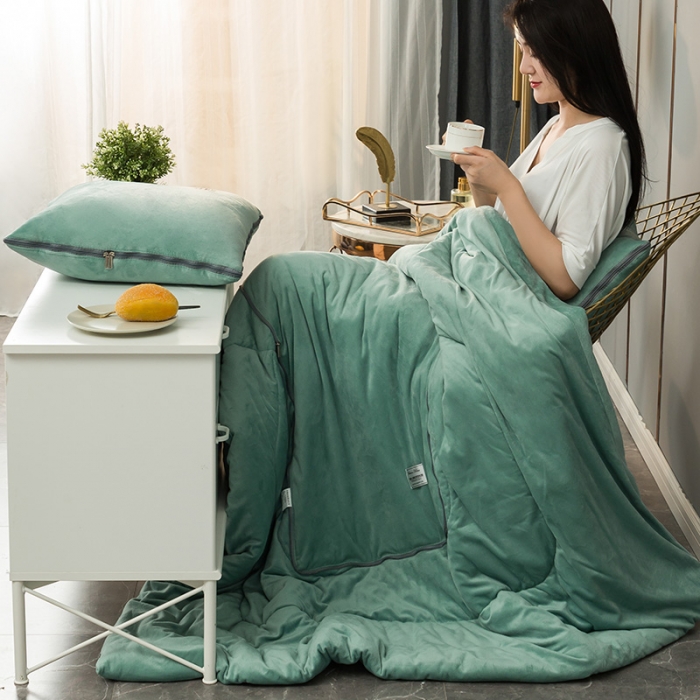 91家纺网 家纺一手货源 找家纺 照世家2021新款水晶绒抱枕-贴布绣 薄荷绿