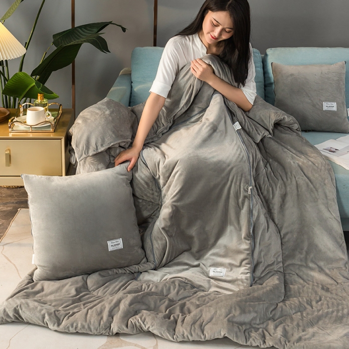 91家纺网 家纺一手货源 找家纺 照世家2021新款水晶绒抱枕-贴布绣 灰色