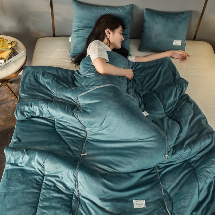 91家纺网 家纺一手货源 找家纺 照世家2021新款水晶绒抱枕-贴布绣 墨绿