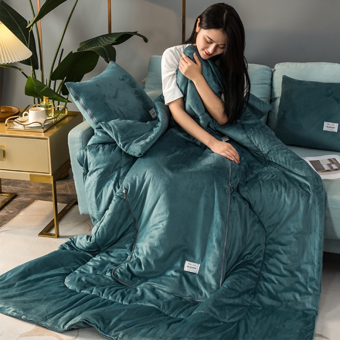 91家纺网 家纺一手货源 找家纺 照世家2021新款水晶绒抱枕-贴布绣 墨绿