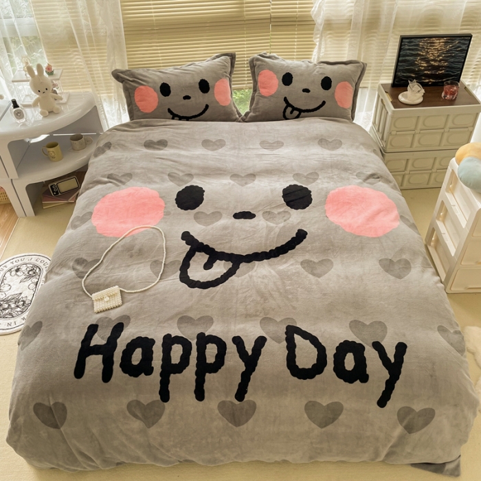 91家纺网 家纺一手货源 找家纺 慕尚 2022新款北欧牛奶绒大版四件套实拍图 可爱笑脸