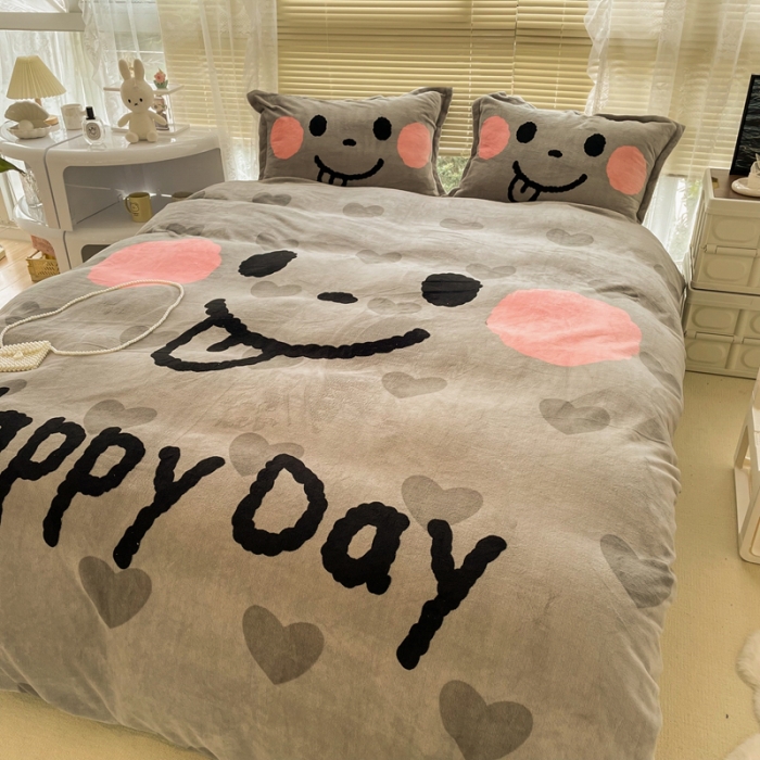 91家纺网 家纺一手货源 找家纺 慕尚 2022新款北欧牛奶绒大版四件套实拍图 可爱笑脸