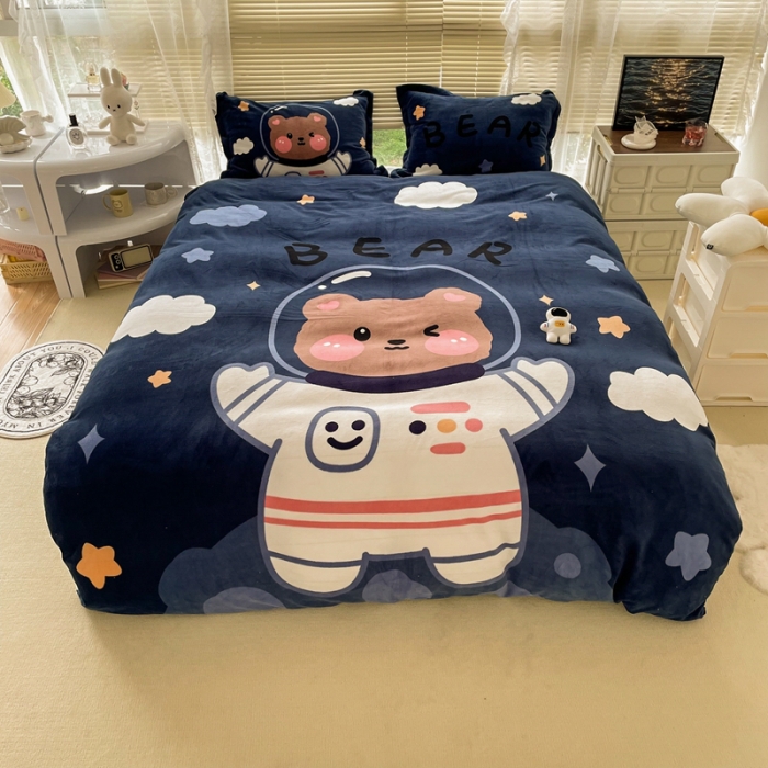 91家纺网 家纺一手货源 找家纺 慕尚 2022新款北欧牛奶绒大版四件套实拍图 太空熊宝