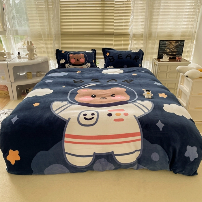 91家纺网 家纺一手货源 找家纺 慕尚 2022新款北欧牛奶绒大版四件套实拍图 太空熊宝