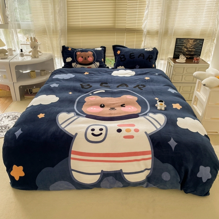 91家纺网 家纺一手货源 找家纺 慕尚 2022新款北欧牛奶绒大版四件套实拍图 太空熊宝