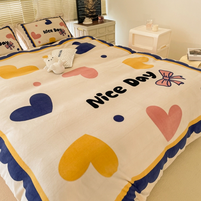 91家纺网 家纺一手货源 找家纺 慕尚 2022新款北欧牛奶绒大版四件套实拍图 小爱心