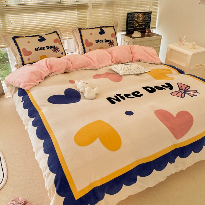 91家纺网 家纺一手货源 找家纺 慕尚 2022新款北欧牛奶绒大版四件套实拍图 小爱心