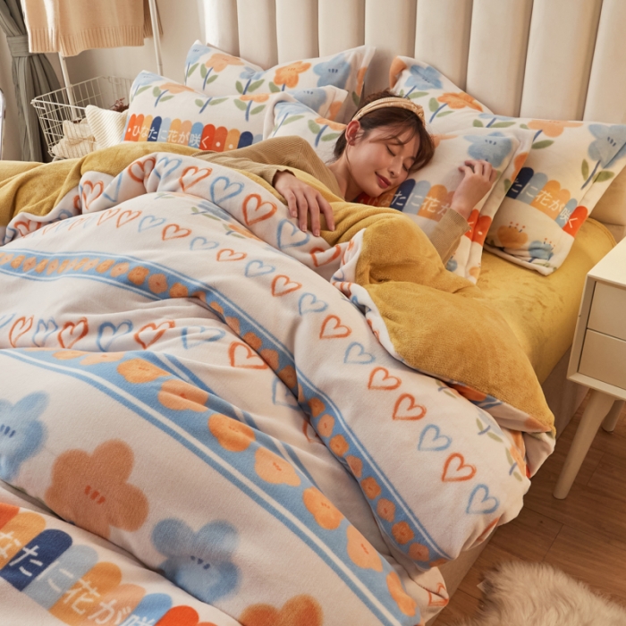 91家纺网 家纺一手货源 找家纺 寐居家纺 2021新款牛奶绒单被套棚拍图 小时代