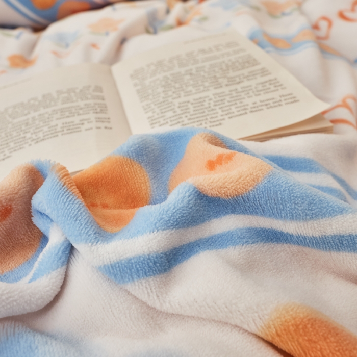 91家纺网 家纺一手货源 找家纺 寐居家纺 2021新款牛奶绒单被套棚拍图 小时代