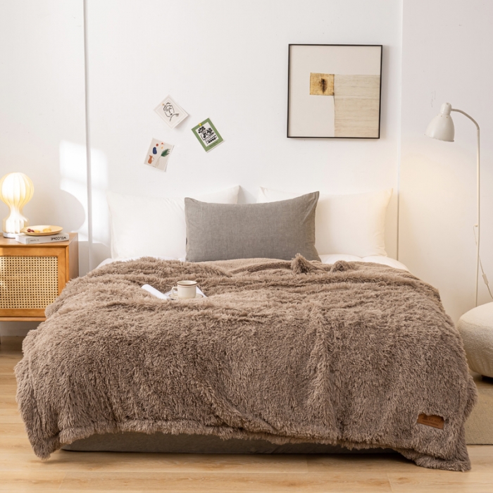 91家纺网 家纺一手货源 找家纺 卡奥 欧式纯色长毛羊羔绒毛毯沙发毯子加厚盖毯空调毯 浅奶咖