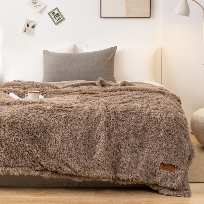 91家纺网 家纺一手货源 找家纺 卡奥 欧式纯色长毛羊羔绒毛毯沙发毯子加厚盖毯空调毯 浅奶咖