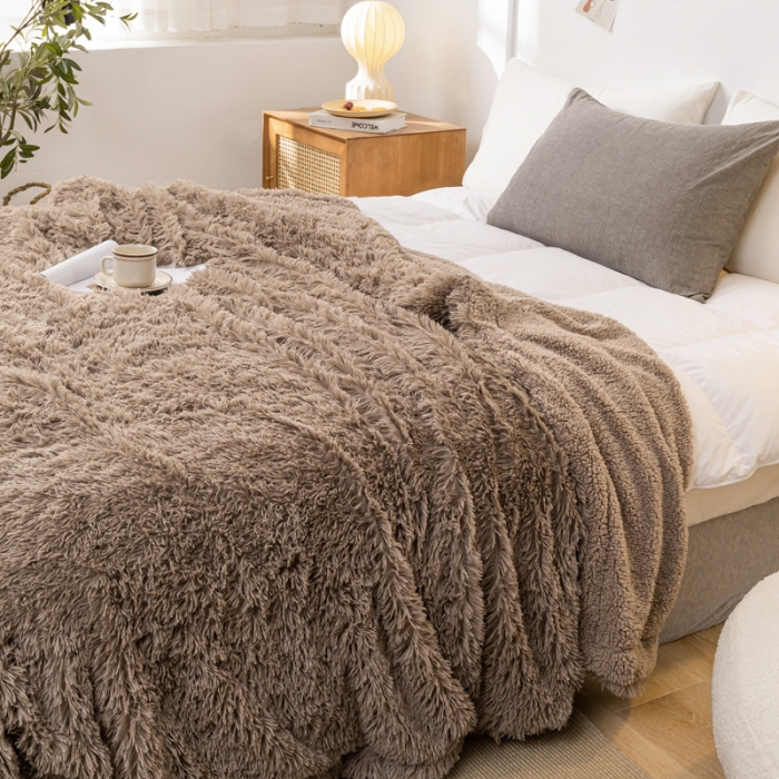 91家纺网 家纺一手货源 找家纺 卡奥 欧式纯色长毛羊羔绒毛毯沙发毯子加厚盖毯空调毯 浅奶咖