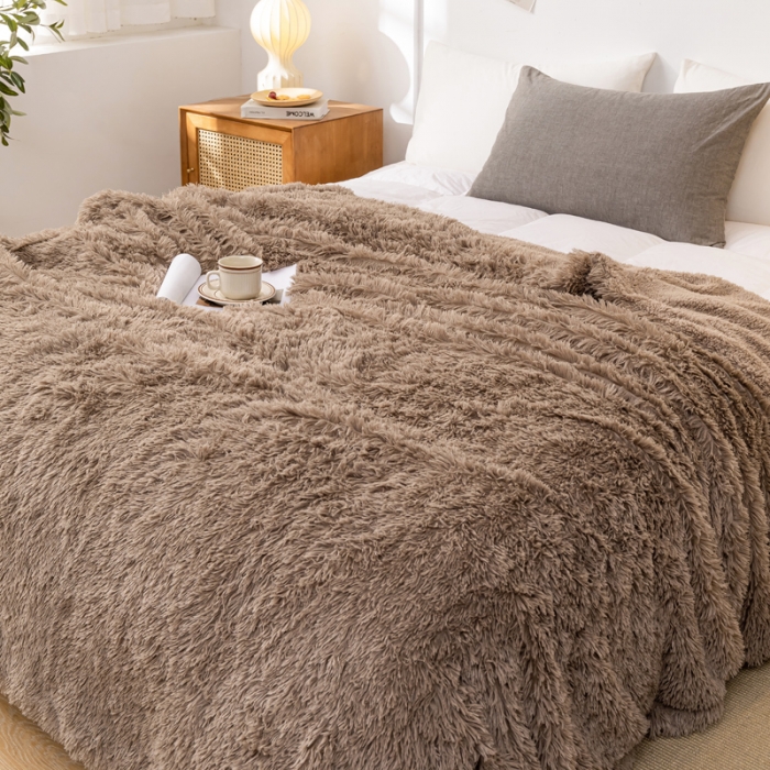 91家纺网 家纺一手货源 找家纺 卡奥 欧式纯色长毛羊羔绒毛毯沙发毯子加厚盖毯空调毯 浅奶咖