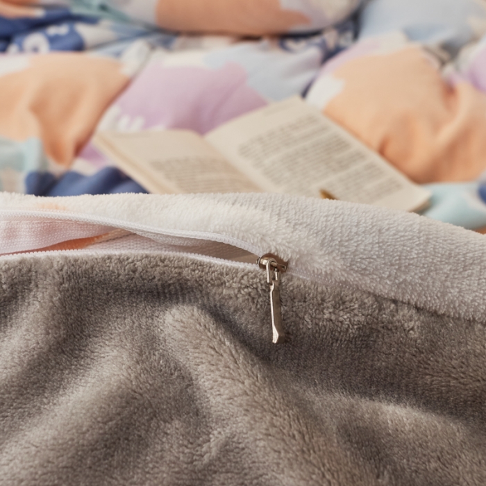 91家纺网 家纺一手货源 找家纺 寐居家纺 2021新款印花牛奶绒四件套浅色调 牛牛乐园