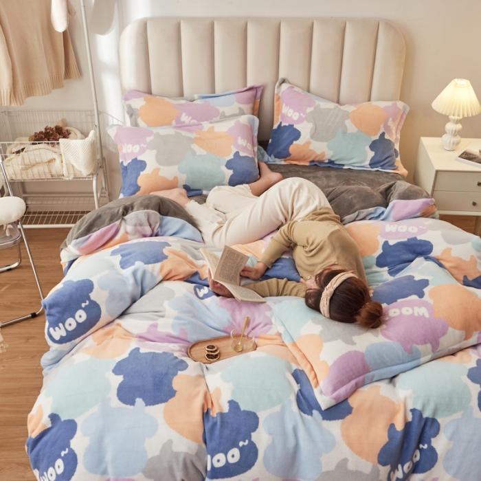 91家纺网 家纺一手货源 找家纺 寐居家纺 2021新款印花牛奶绒四件套浅色调 牛牛乐园