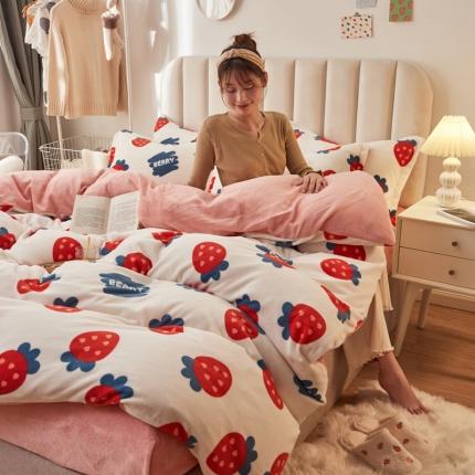 91家纺网 家纺一手货源 找家纺 寐居家纺 2021新款印花牛奶绒四件套浅色调 甜心草莓