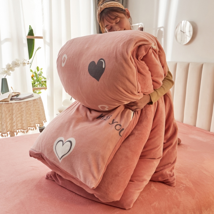 91家纺网 家纺一手货源 找家纺 寐居家纺 2021新款印花牛奶绒四件套浅色调 永恒的爱