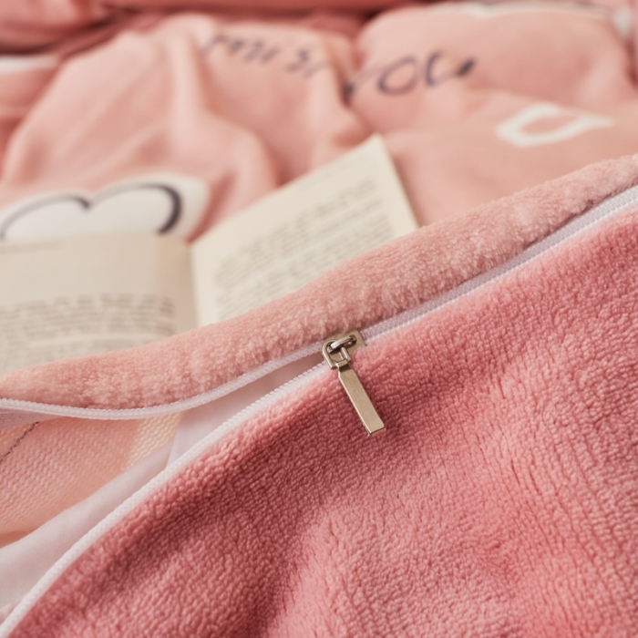 91家纺网 家纺一手货源 找家纺 寐居家纺 2021新款印花牛奶绒四件套浅色调 永恒的爱