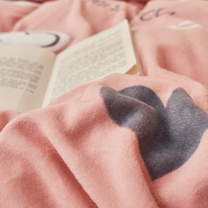 91家纺网 家纺一手货源 找家纺 寐居家纺 2021新款印花牛奶绒四件套浅色调 永恒的爱