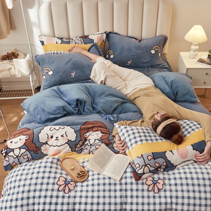 91家纺网 家纺一手货源 找家纺 寐居家纺 2021新款印花牛奶绒四件套浅色调 元气少女