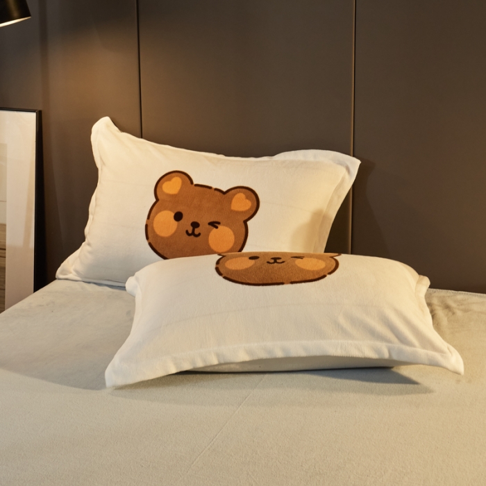 91家纺网 家纺一手货源 找家纺 （总）慕尚 2022新款北欧牛奶绒卡通大版四件套棚拍图