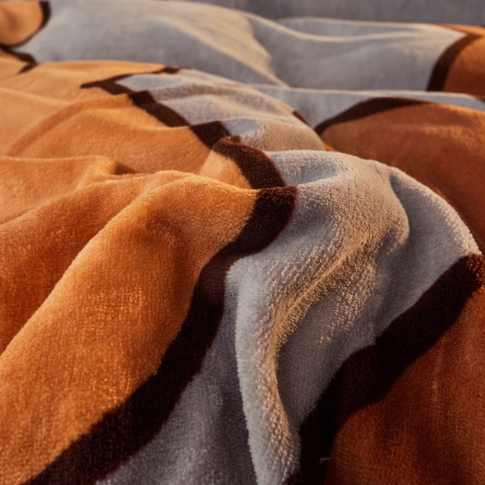 91家纺网 家纺一手货源 找家纺 慕尚 2022新款北欧牛奶绒卡通大版四件套棚拍图 好朋友