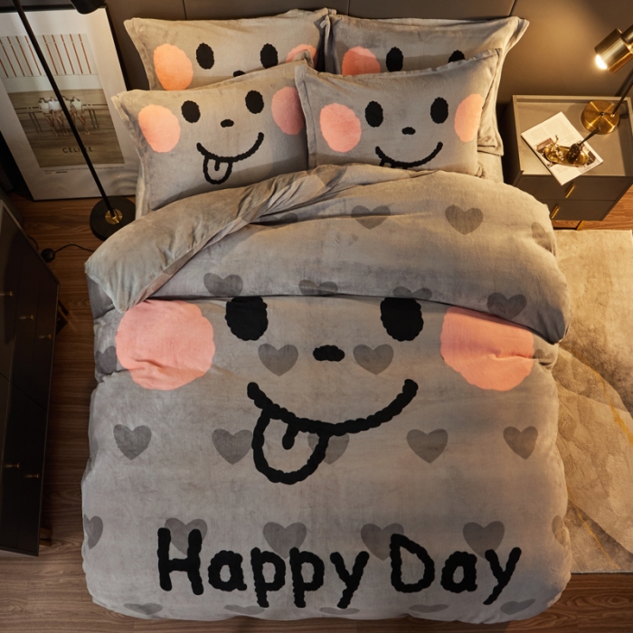 91家纺网 家纺一手货源 找家纺 慕尚 2022新款北欧牛奶绒卡通大版四件套棚拍图 可爱笑脸