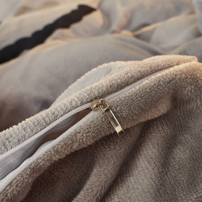 91家纺网 家纺一手货源 找家纺 慕尚 2022新款北欧牛奶绒卡通大版四件套棚拍图 可爱笑脸