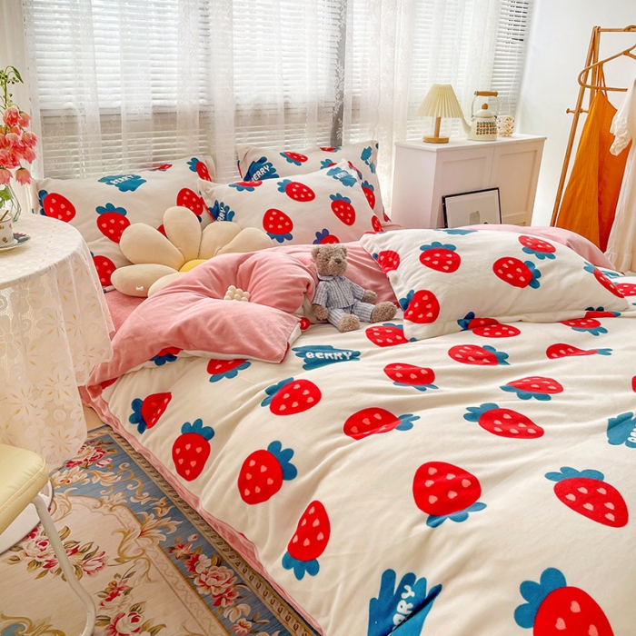 91家纺网 家纺一手货源 找家纺 寐居家纺21印花牛奶绒四件套法莱水晶宝宝金貂绒实拍图甜心草莓