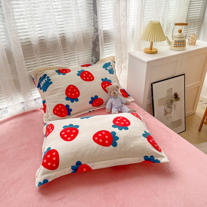 91家纺网 家纺一手货源 找家纺 寐居家纺21印花牛奶绒四件套法莱水晶宝宝金貂绒实拍图甜心草莓