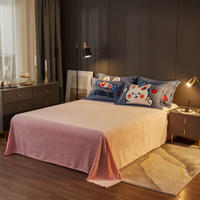 91家纺网 家纺一手货源 找家纺 慕尚 2022新款北欧牛奶绒卡通大版四件套棚拍图 奶糖兔