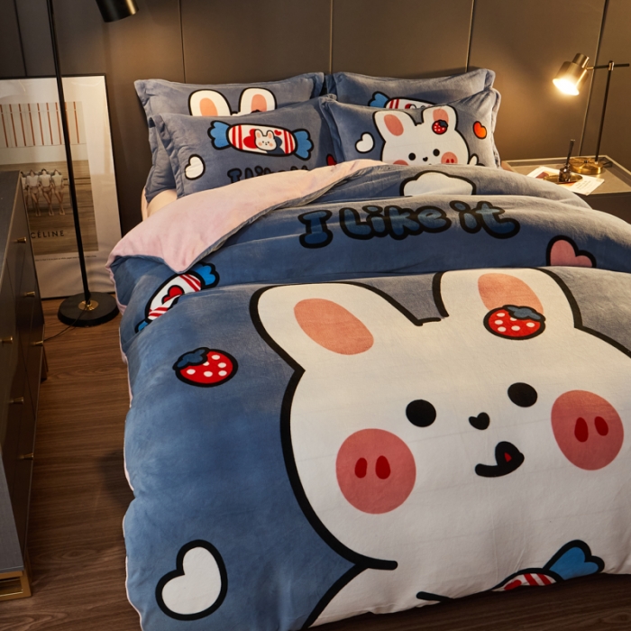 91家纺网 家纺一手货源 找家纺 慕尚 2022新款北欧牛奶绒卡通大版四件套棚拍图 奶糖兔
